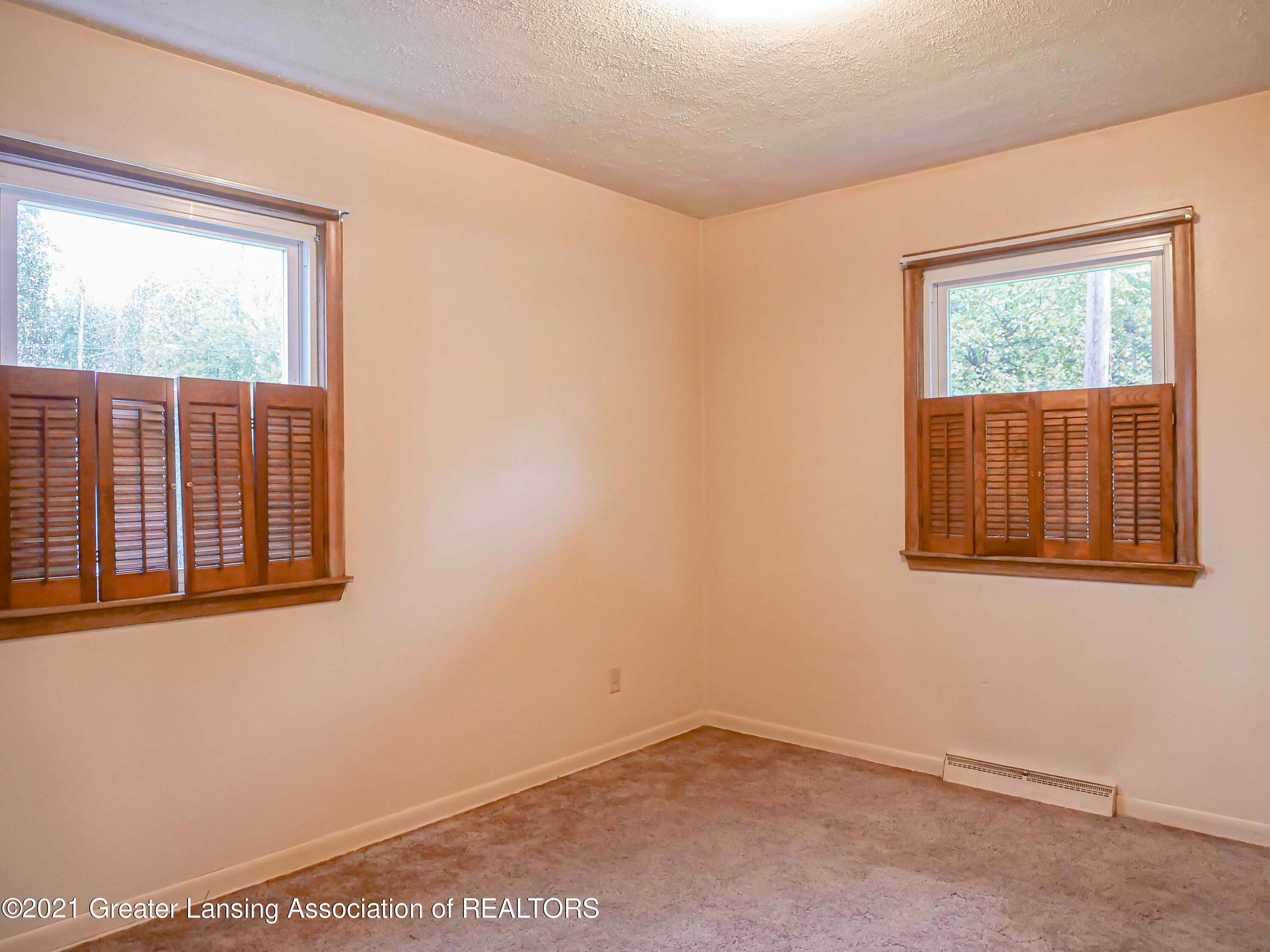 6816 Cooper Road Lansing, MI 48911 - Photo 18 of 23 6816_Cooper_Rd-21