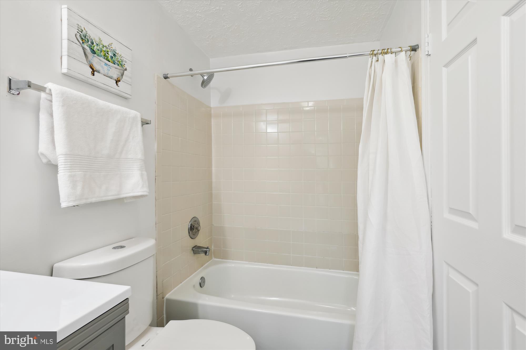 4598 Rincon Place Dumfries, VA 22025 - Photo 21 of 41 Shower/tub combo in primary en-suite