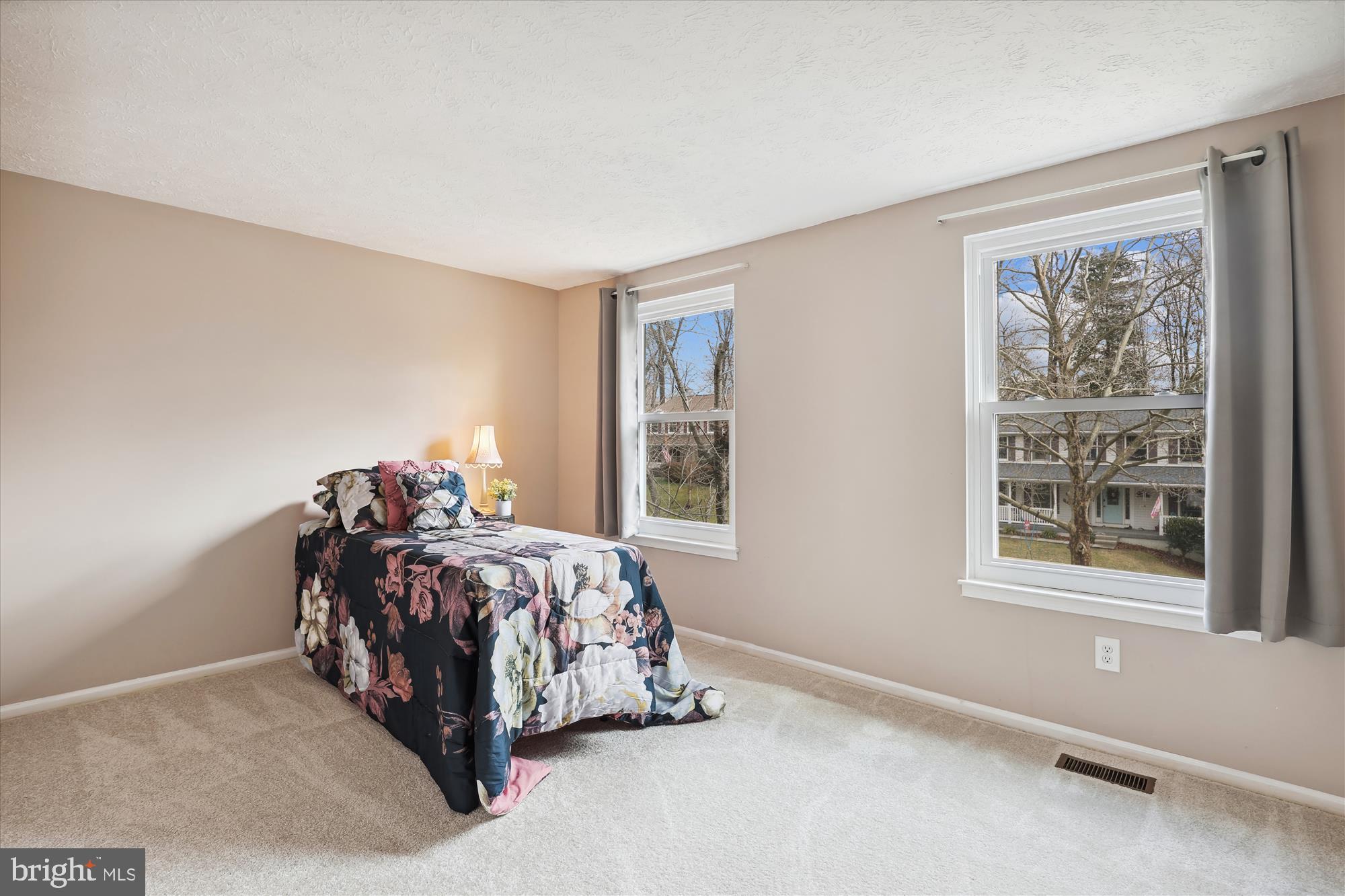 4598 Rincon Place Dumfries, VA 22025 - Photo 24 of 41 Lots of natural light