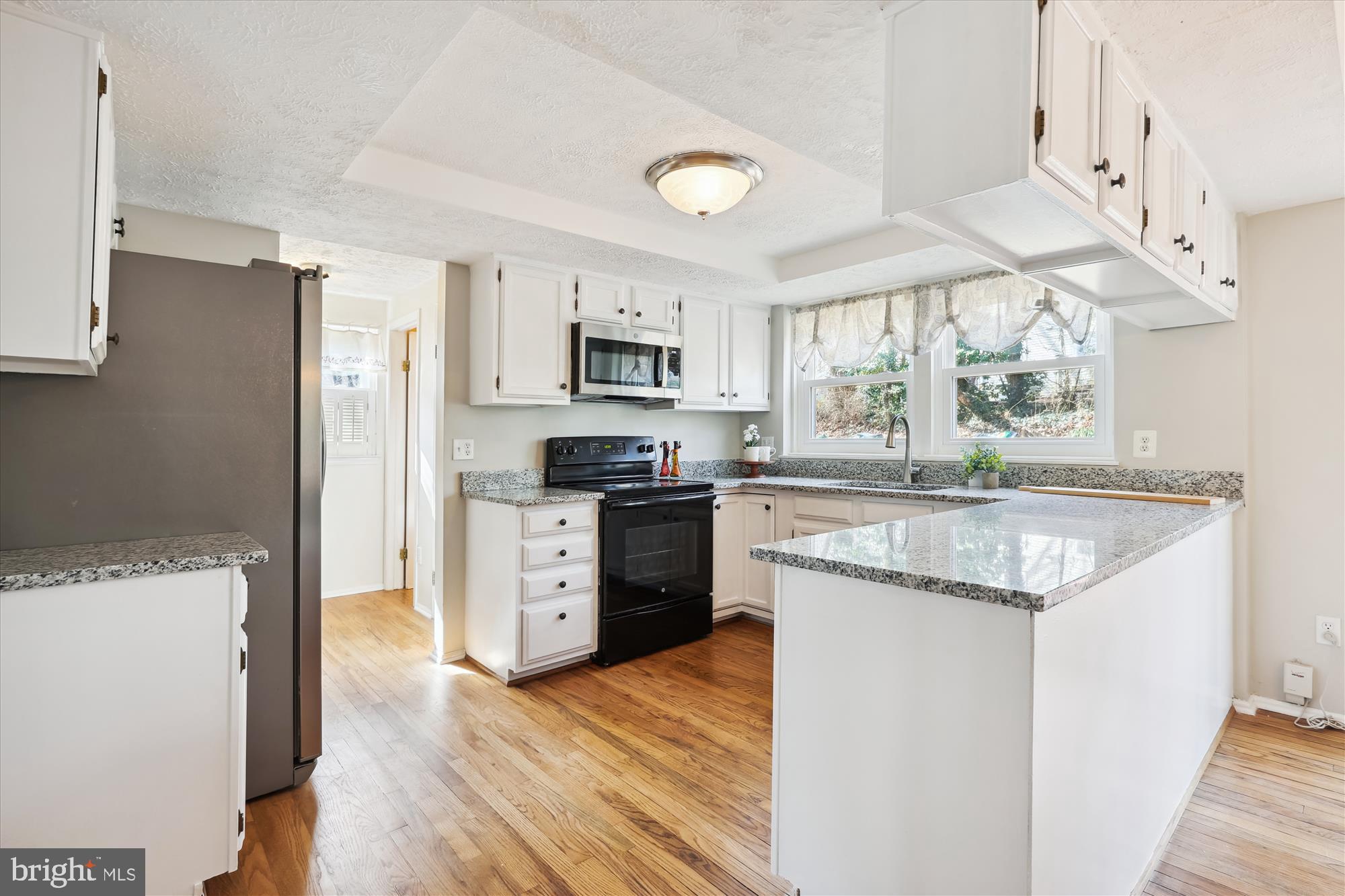4598 Rincon Place Dumfries, VA 22025 - Photo 8 of 41 Classic white cabinets