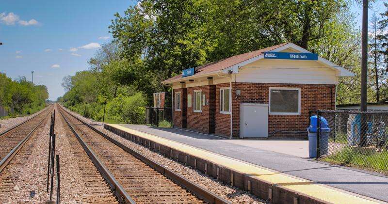 22W130 Irving Park Road Medinah, IL 60157 - Photo 5 of 5 a front view of a house with a garden