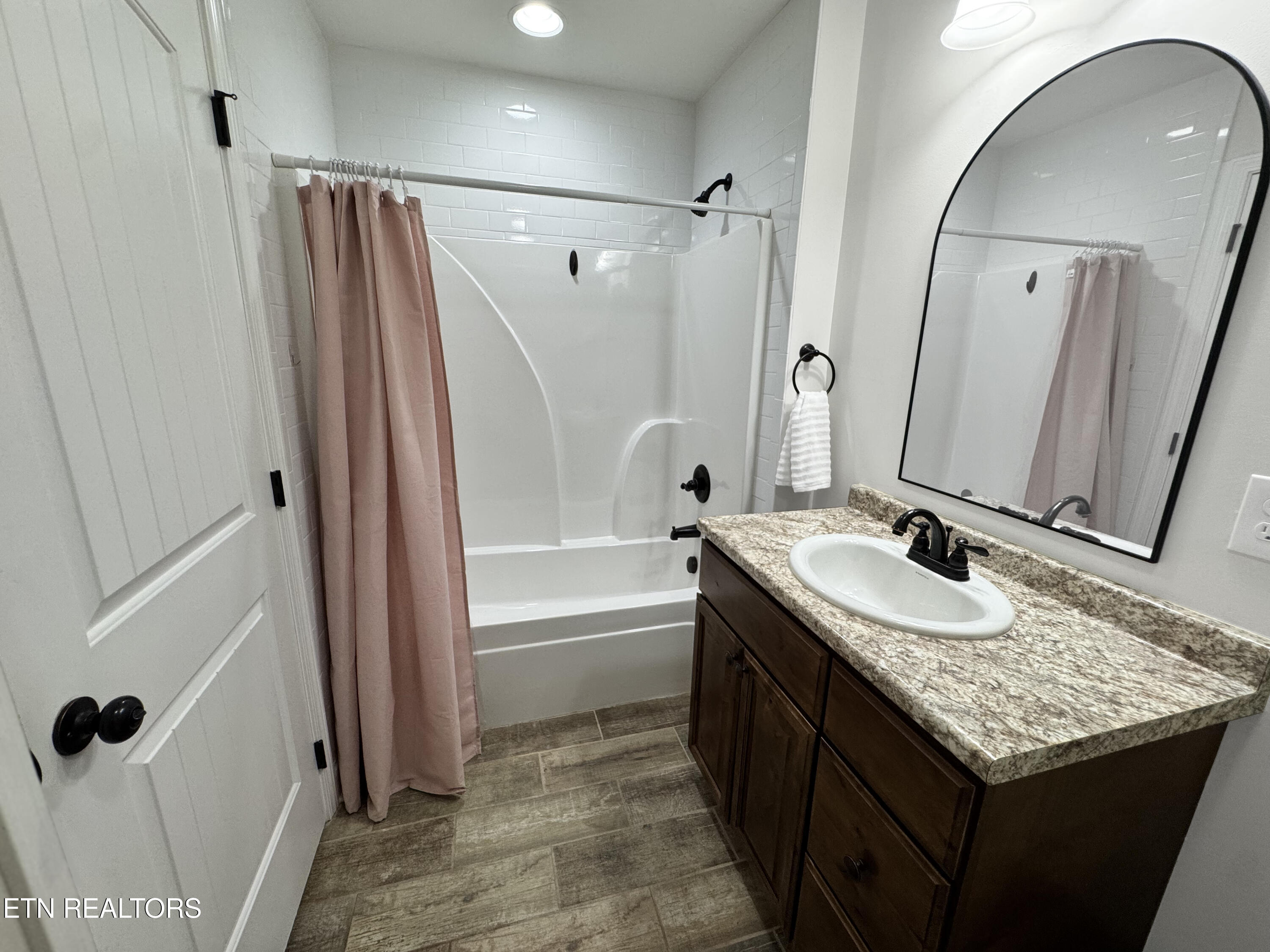 446 Covenant Way Seymour, TN 37865 - Photo 18 of 20 17_HallBath2