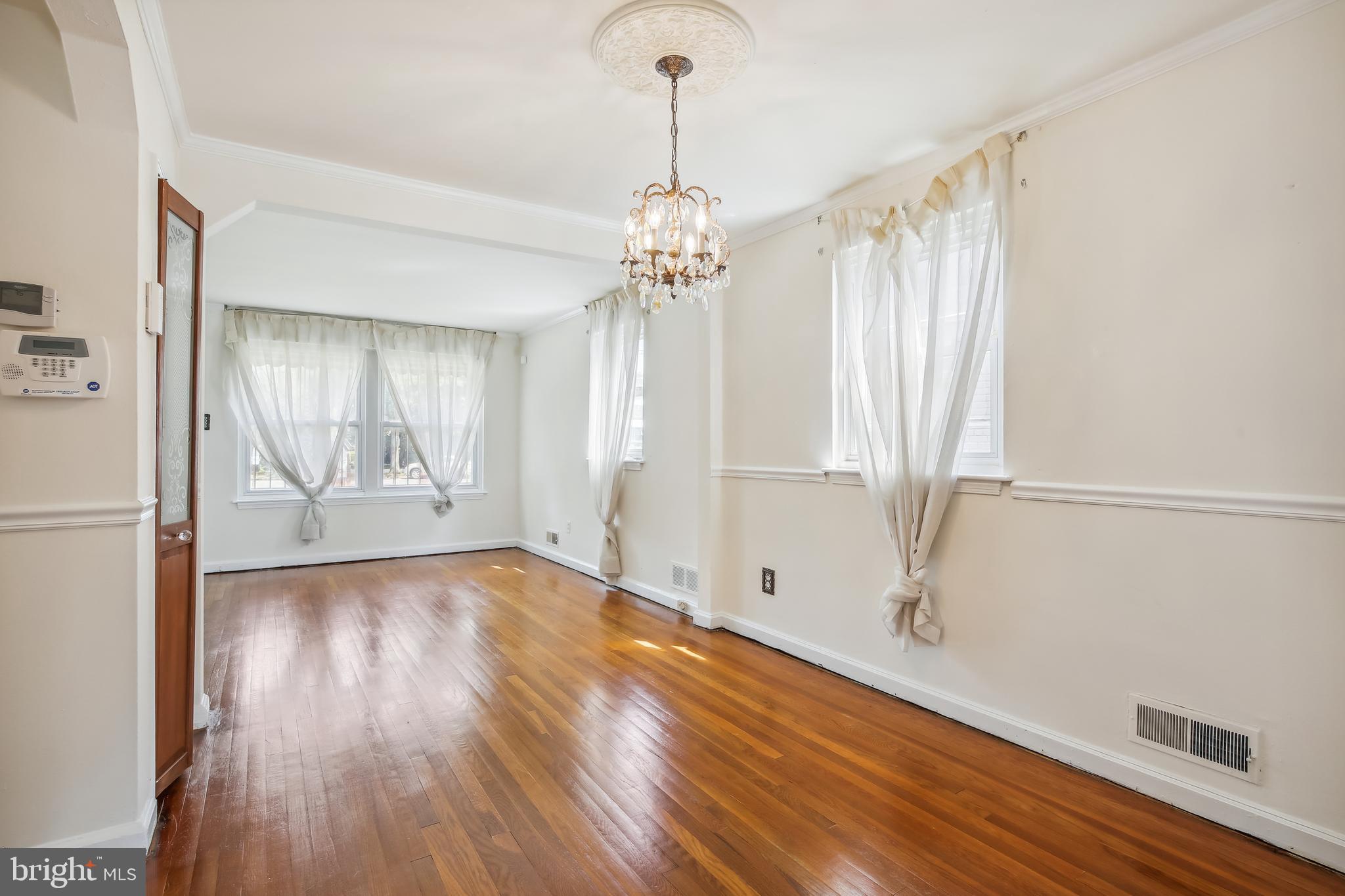 465 Riggs Road Northeast Washington, DC 20011 - Photo 4 of 31 Living Room