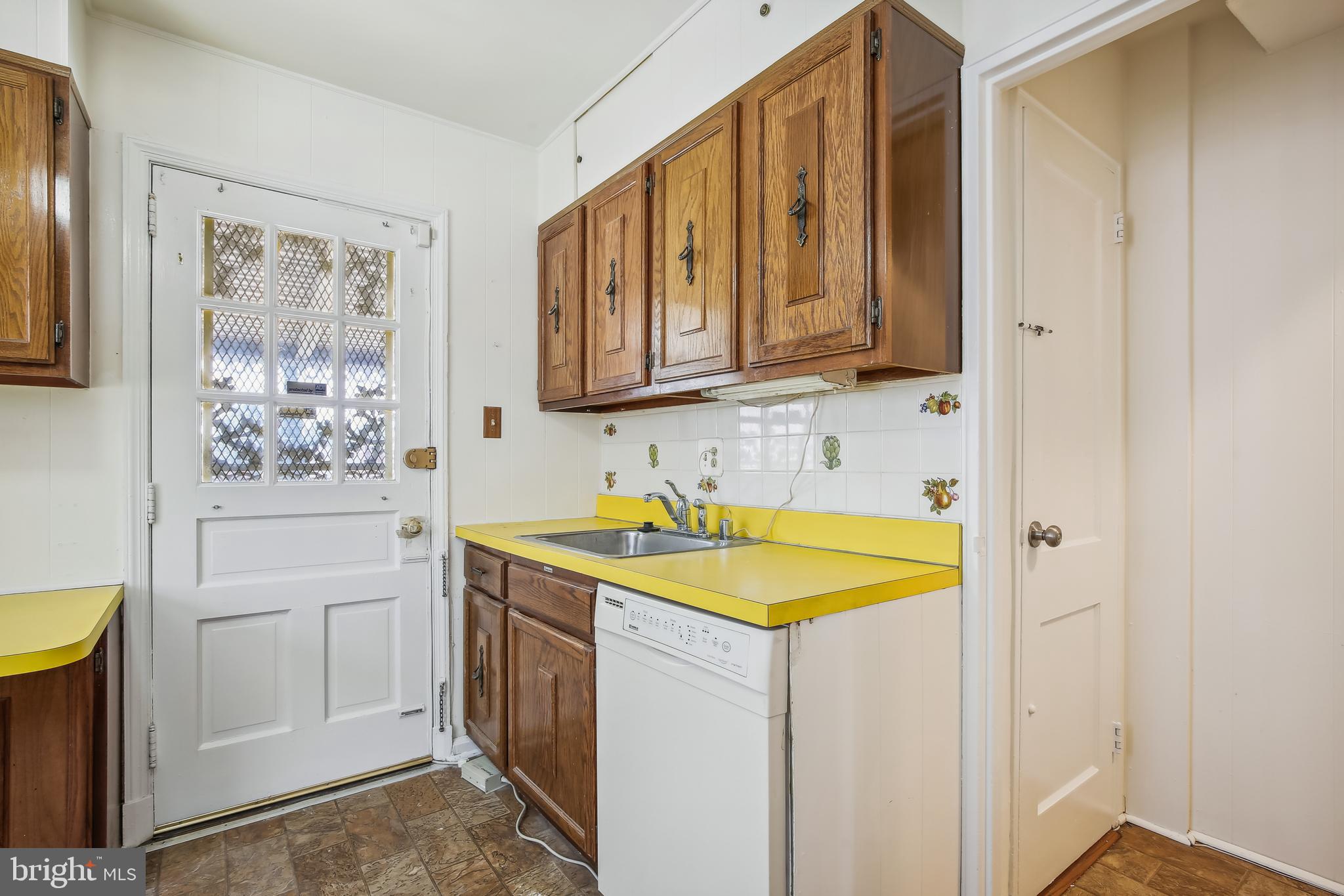 465 Riggs Road Northeast Washington, DC 20011 - Photo 8 of 31 Kitchen view 1