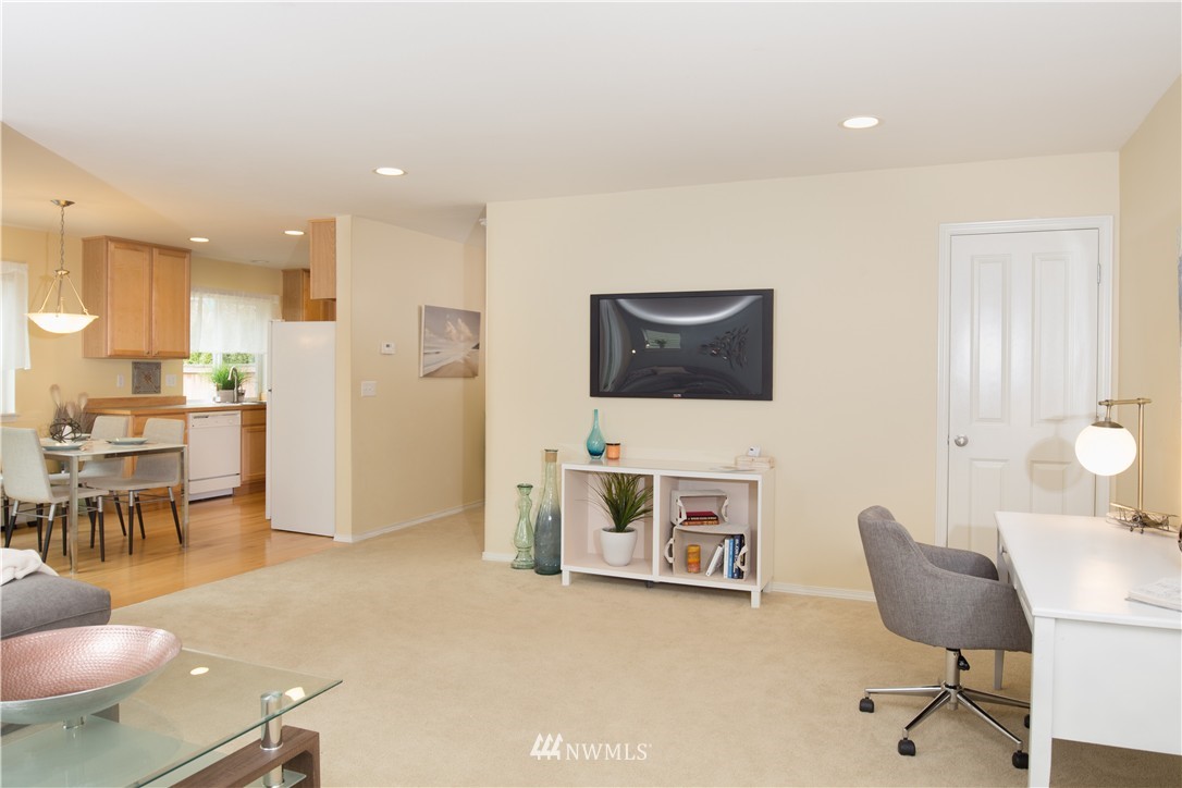 2708 Northeast 2nd Street Renton, WA 98056 - Photo 5 of 23