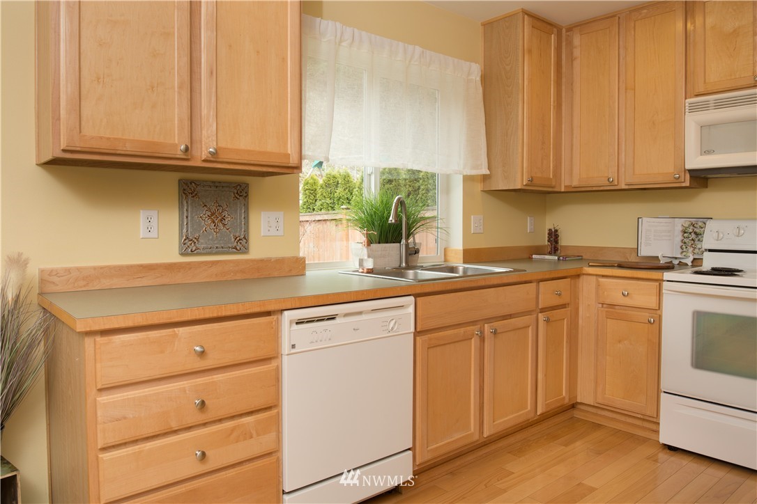 2708 Northeast 2nd Street Renton, WA 98056 - Photo 8 of 23