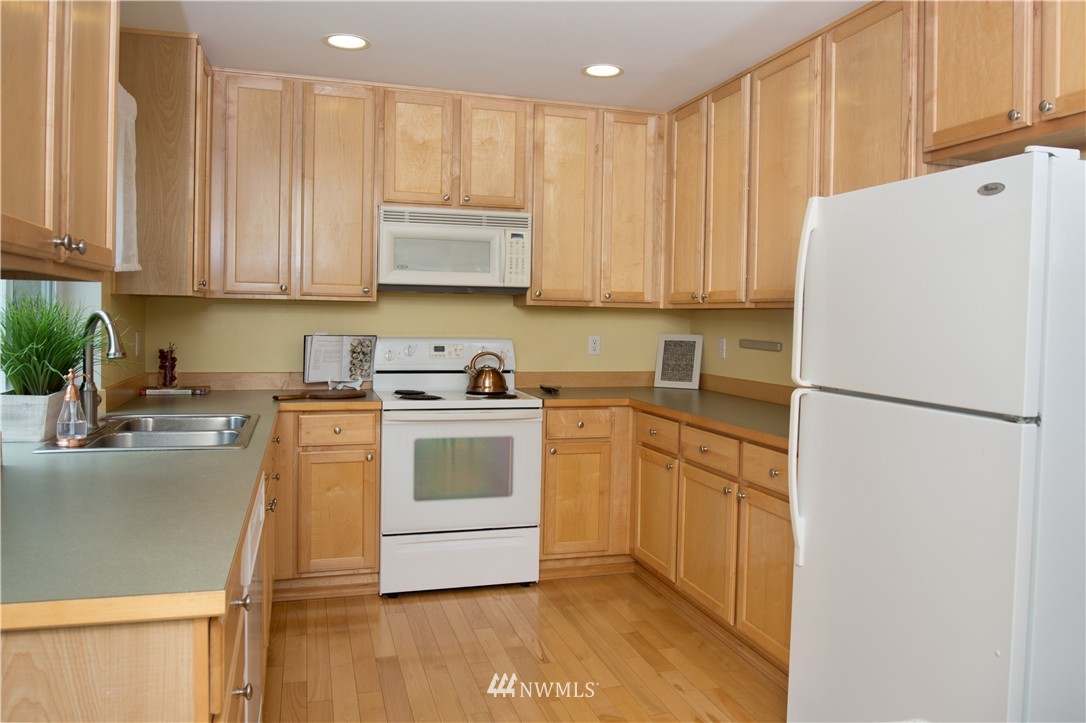 2708 Northeast 2nd Street Renton, WA 98056 - Photo 9 of 23
