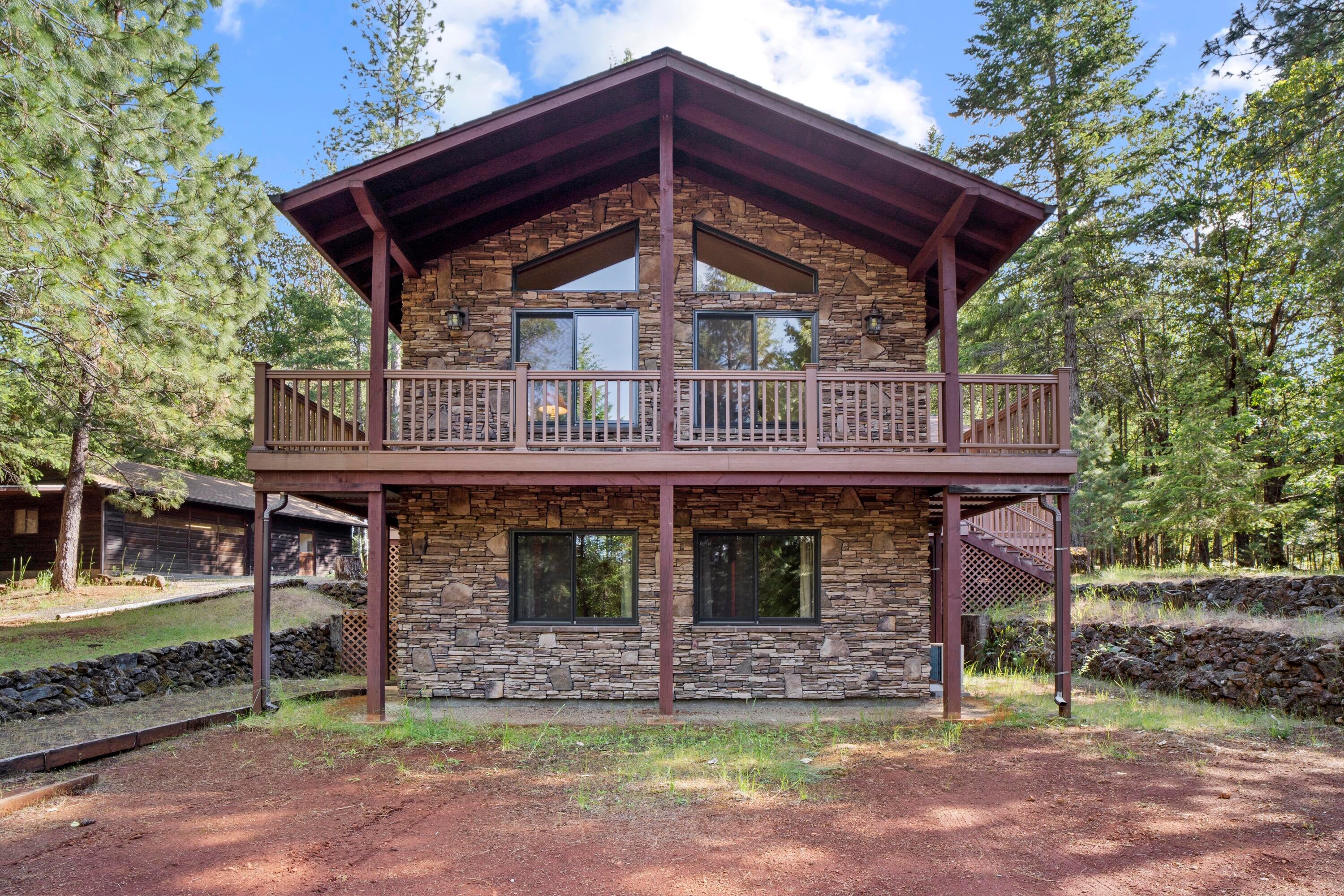 2021 Queens Branch Road Rogue River, OR 97537 - Photo 25 of 37 Exterior