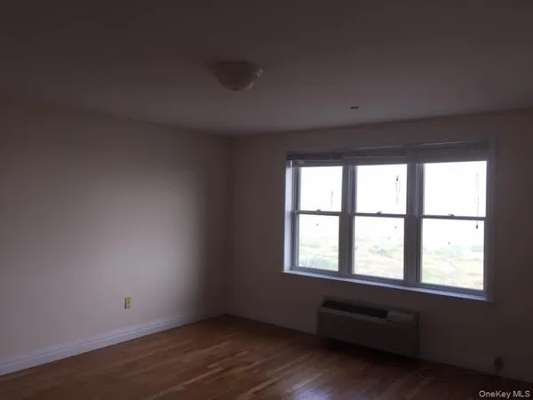 $4,950 | 125 East Broadway, Unit 507, Long Beach, NY 11561