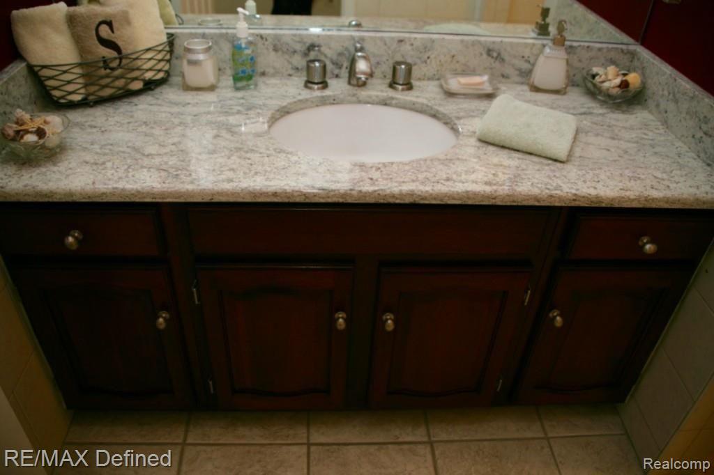 2376 Norton Road Rochester, MI 48307 - Photo 14 of 25 thumb_IMG_1402_1024.jpg