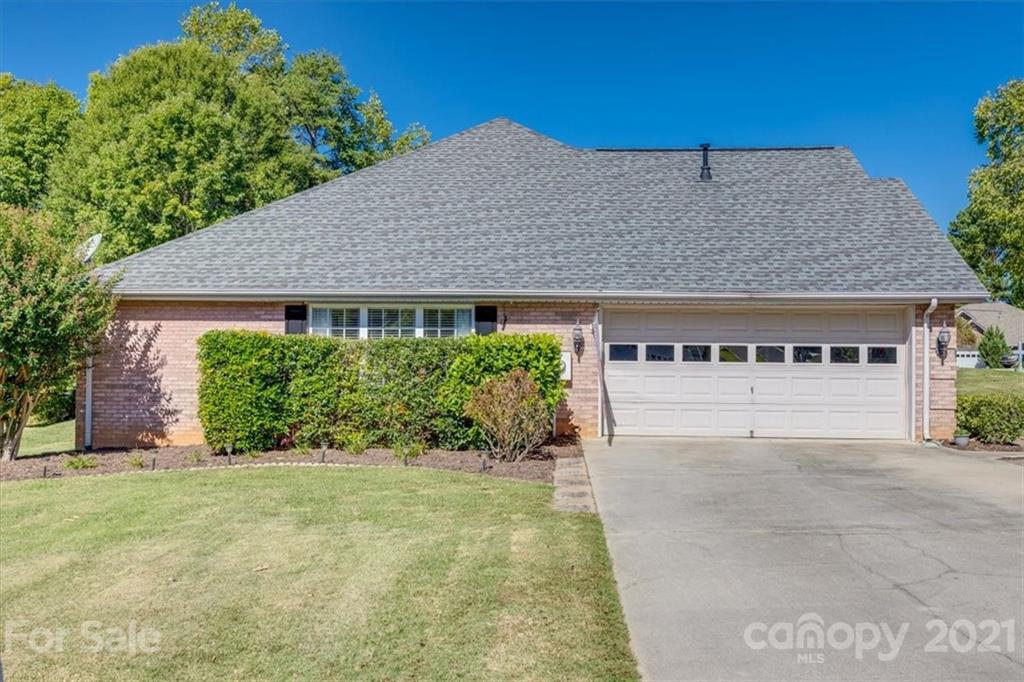 704 Beechnut Court Fort Mill, SC 29708 - Photo 43 of 46 a house view with a garden space