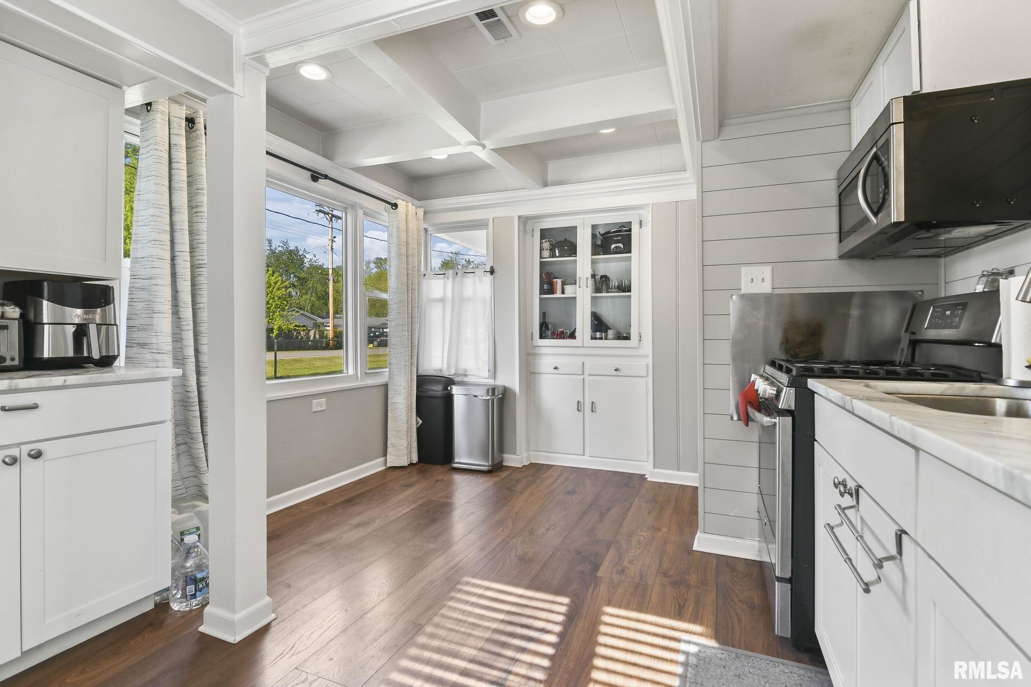 308 East Apple Orchard Road Springfield, IL 62703 - Photo 11 of 24