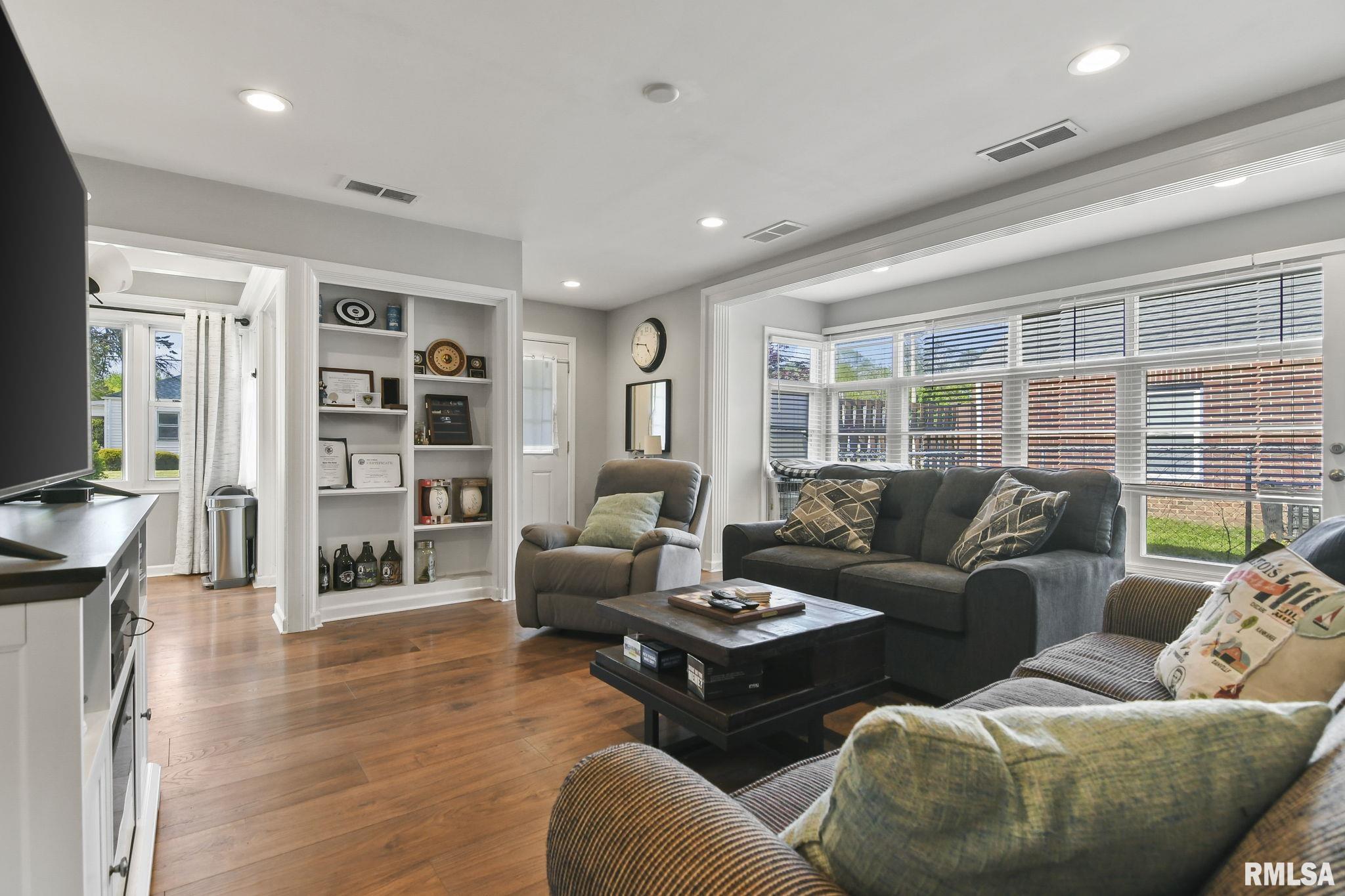 308 East Apple Orchard Road Springfield, IL 62703 - Photo 6 of 24