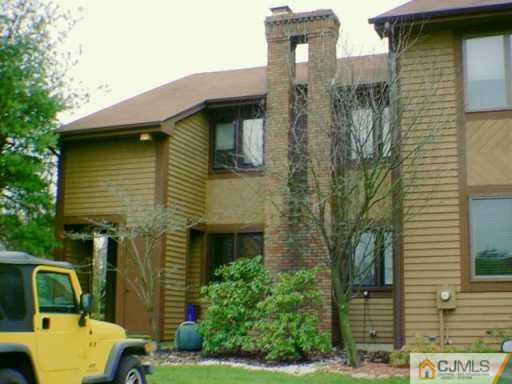 5 Chelsea Court Sayreville, NJ 08859 - Photo 2 of 8 a front view of a house with a garden