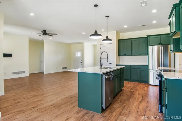 $464,900 | 40 Lady Bug Lane, Camdenton, MO 65020