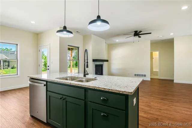 $464,900 | 40 Lady Bug Lane, Camdenton, MO 65020