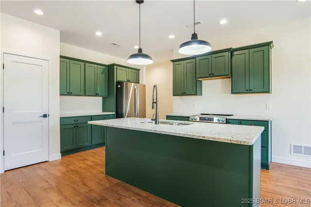 $464,900 | 40 Lady Bug Lane, Camdenton, MO 65020