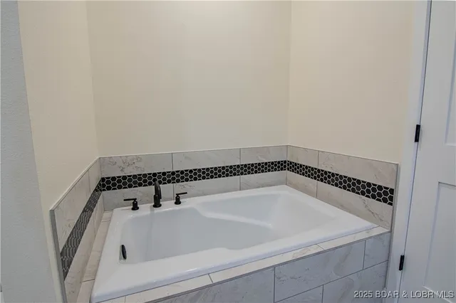 $464,900 | 40 Lady Bug Lane, Camdenton, MO 65020