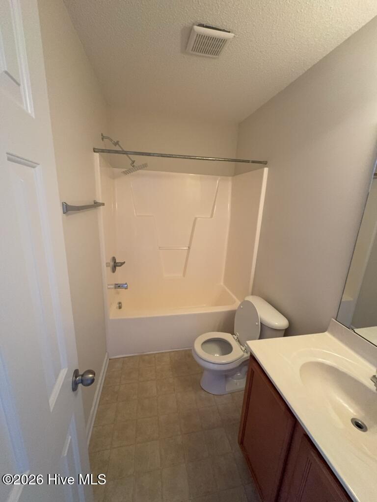 2005 Banister Loop Jacksonville, NC 28546 - Photo 14 of 15 Bathroom 2