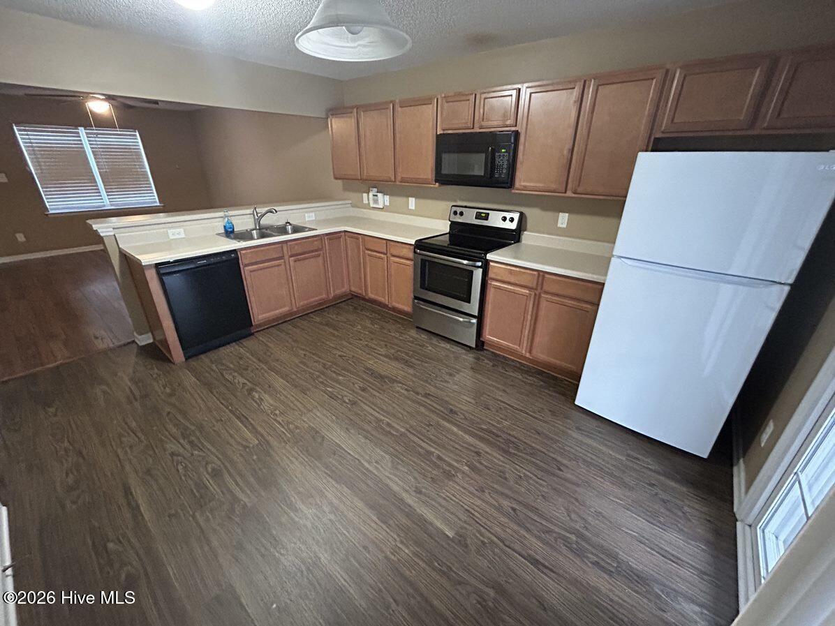 2005 Banister Loop Jacksonville, NC 28546 - Photo 5 of 15 Kitchen
