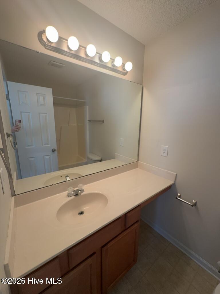 2005 Banister Loop Jacksonville, NC 28546 - Photo 10 of 15 Bathroom 1