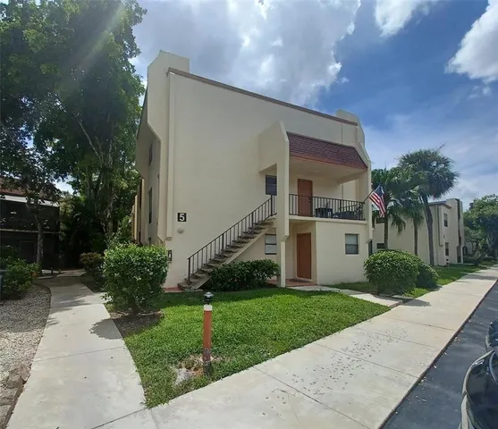 $1,750 | 301 North Pine Island Road, Unit 216, Plantation, FL 33324