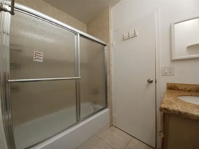 $1,750 | 301 North Pine Island Road, Unit 216, Plantation, FL 33324