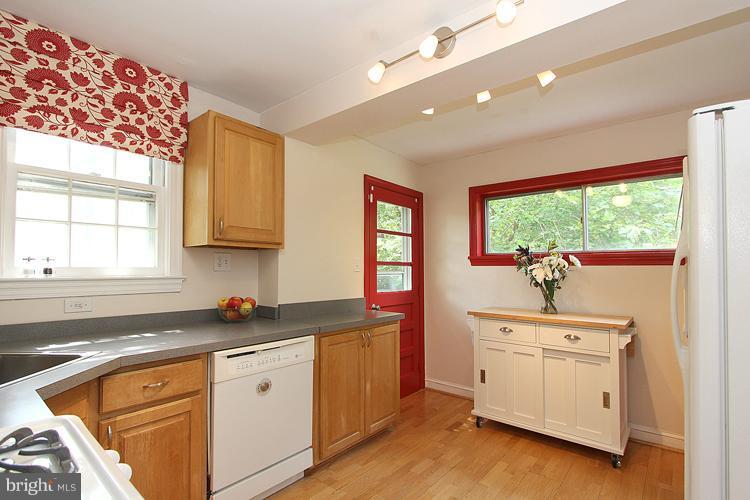 9914 Sutherland Road Silver Spring, MD 20901 - Photo 14 of 20 Kitchen