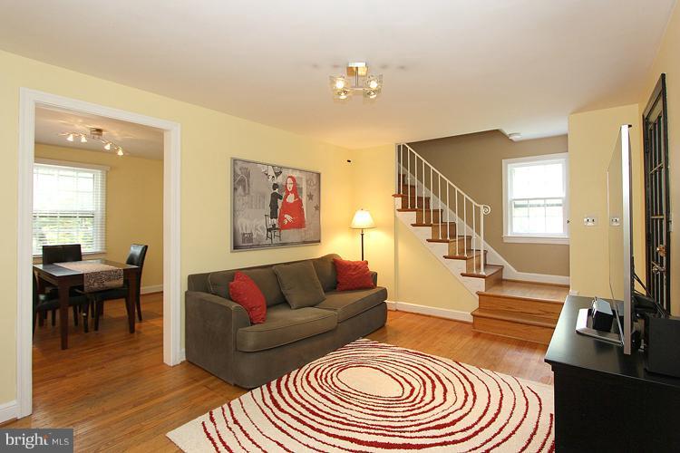 9914 Sutherland Road Silver Spring, MD 20901 - Photo 5 of 20 Family Room