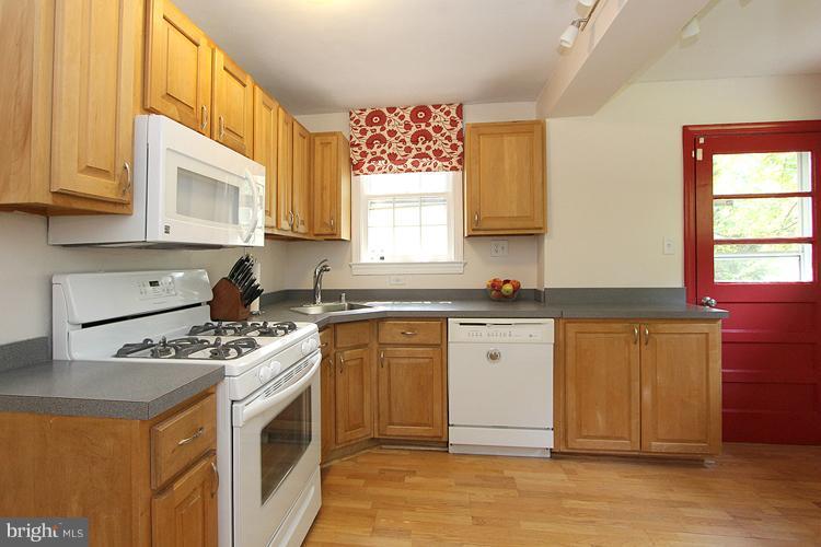 9914 Sutherland Road Silver Spring, MD 20901 - Photo 7 of 20 Kitchen
