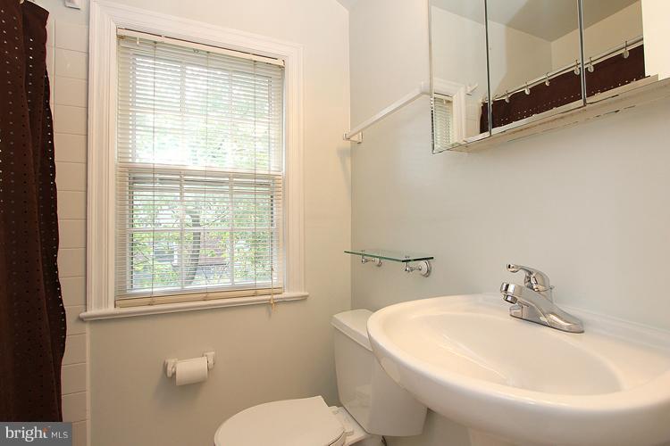 9914 Sutherland Road Silver Spring, MD 20901 - Photo 10 of 20 Bath (Master)