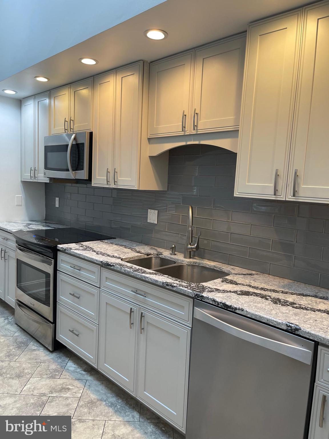 6251 Softshade Way Columbia, MD 21045 - Photo 3 of 54
