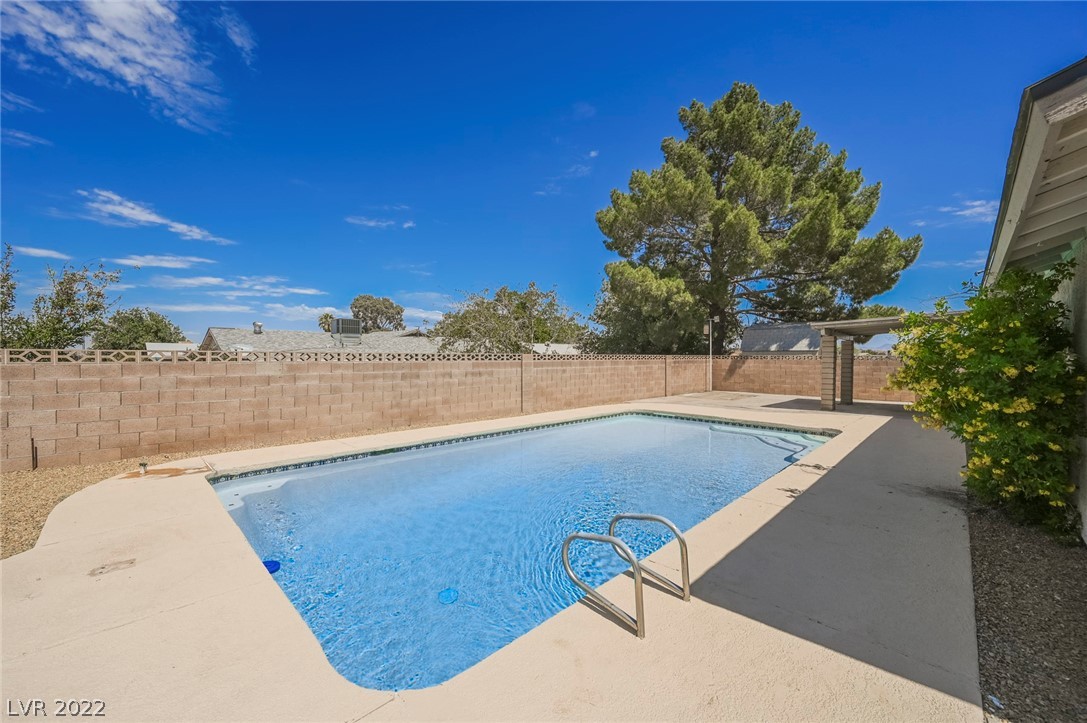 401 East Rolly Street Henderson, NV 89011 - Photo 4 of 30 Gallery Image 4