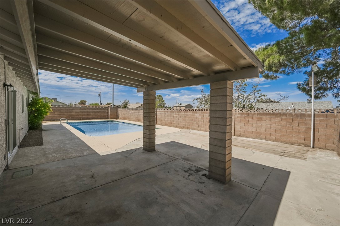 401 East Rolly Street Henderson, NV 89011 - Photo 5 of 30 Gallery Image 5