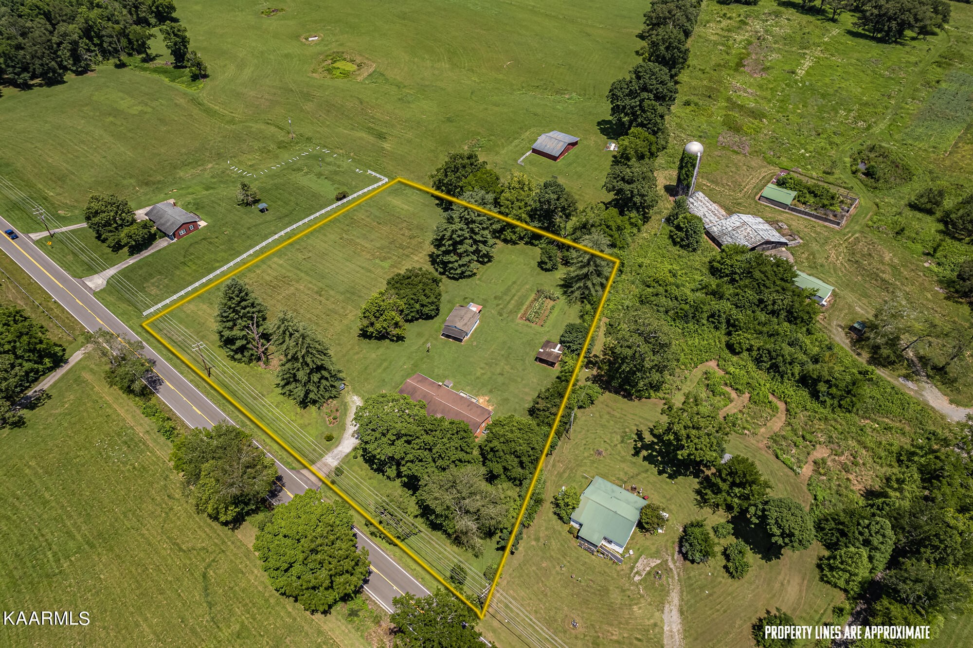 5251 Decatur Highway Ten Mile, TN 37880 - Photo 9 of 49 an aerial view of residential houses with outdoor space