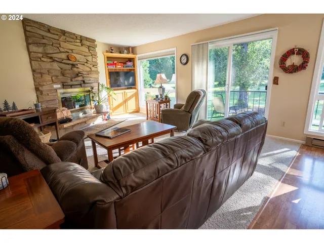 $389,000 | 68712 East Fairway Estates Road, Welches, OR 97067