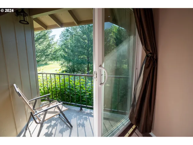 $389,000 | 68712 East Fairway Estates Road, Welches, OR 97067