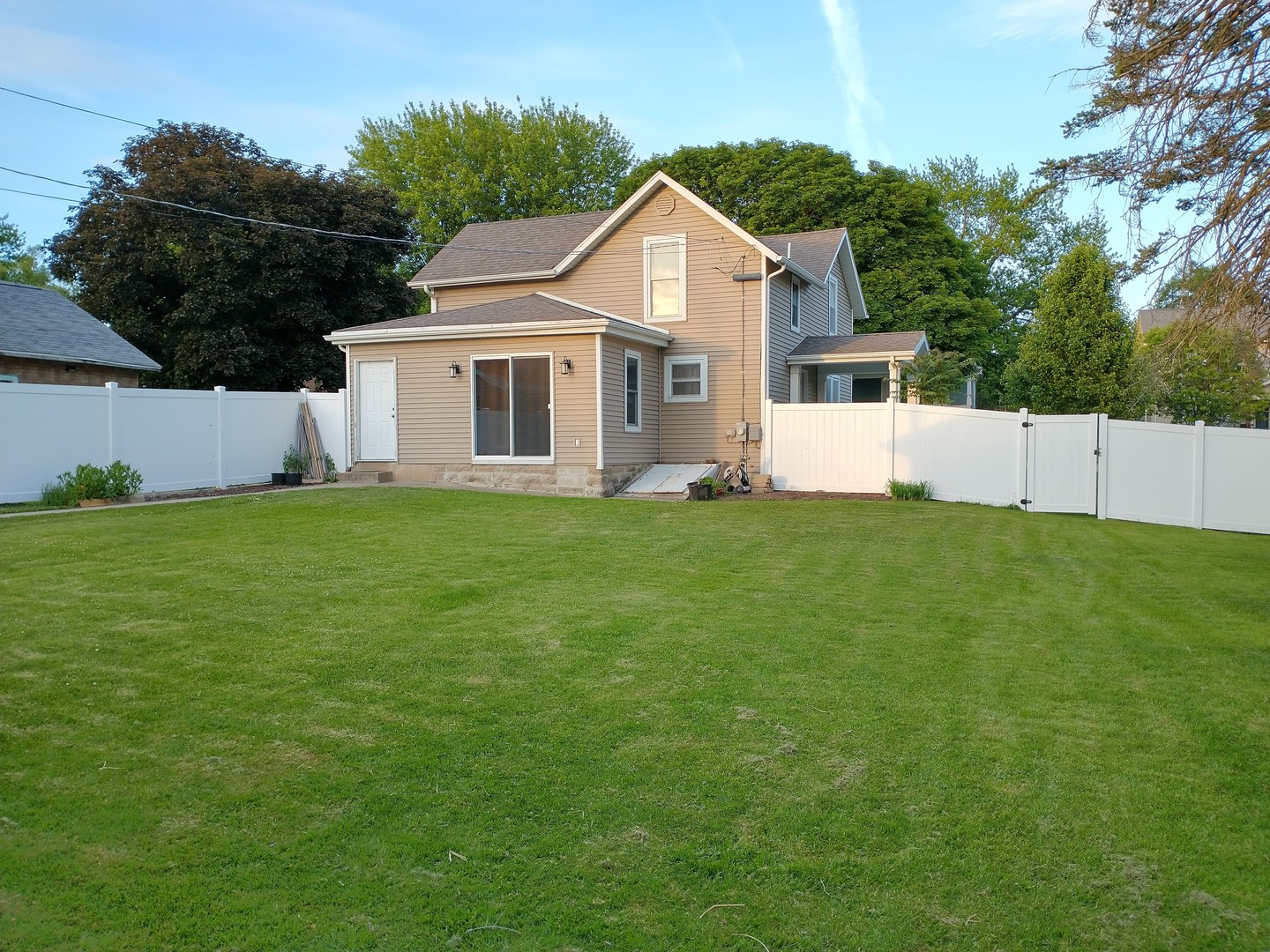 117 4th Street Walnut, IL 61376 - Photo 2 of 21