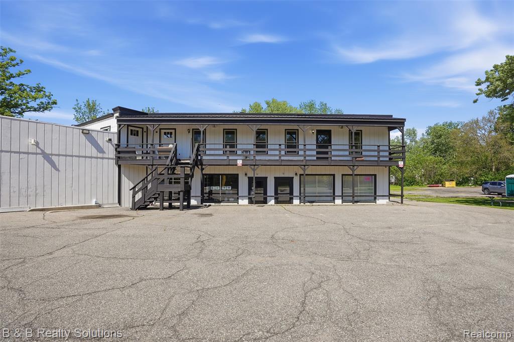 780 North Van Dyke Road, Unit APARTMENT #1 Almont, MI 48003 - Photo 1 of 28