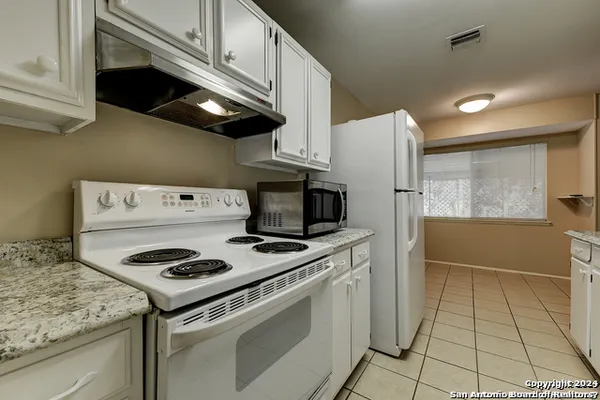 $1,500 | 12810 Weeping Oak Trail, Live Oak, TX 78233