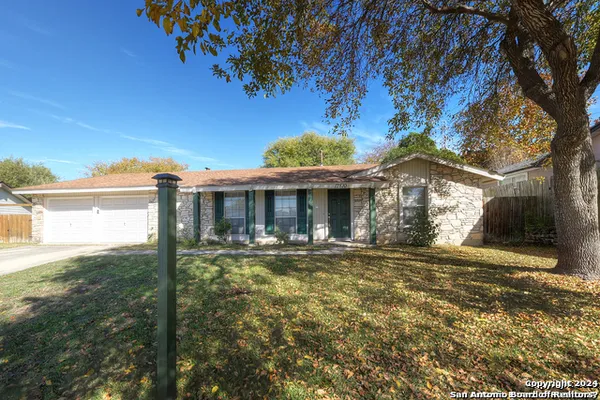 $1,500 | 12810 Weeping Oak Trail, Live Oak, TX 78233