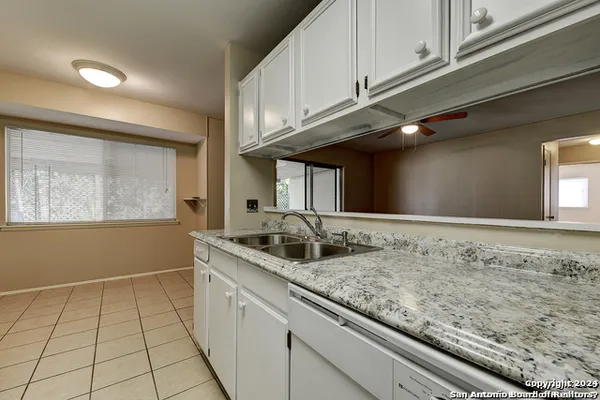 $1,500 | 12810 Weeping Oak Trail, Live Oak, TX 78233