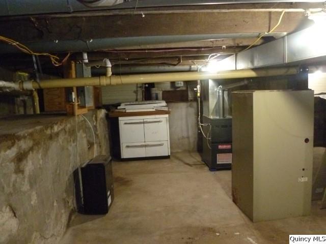 831 East Atchison Street Lomax, IL 61454 - Photo 17 of 24 a utility room with dryer and washer