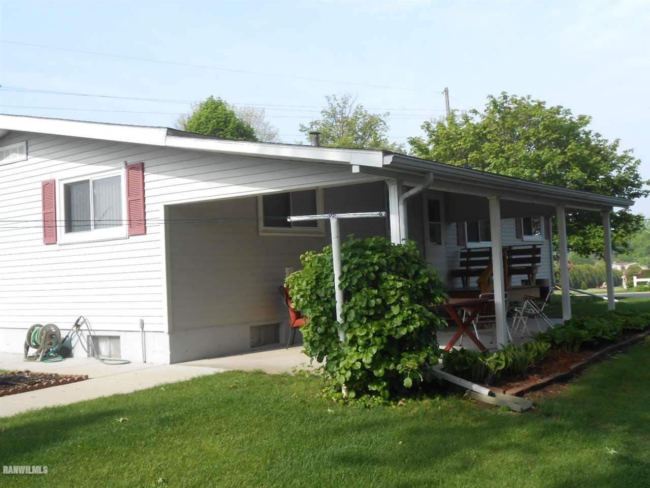 301 East Town Line Road Lena, IL 61048 - Photo 4 of 23 a view of a house with backyard and porch