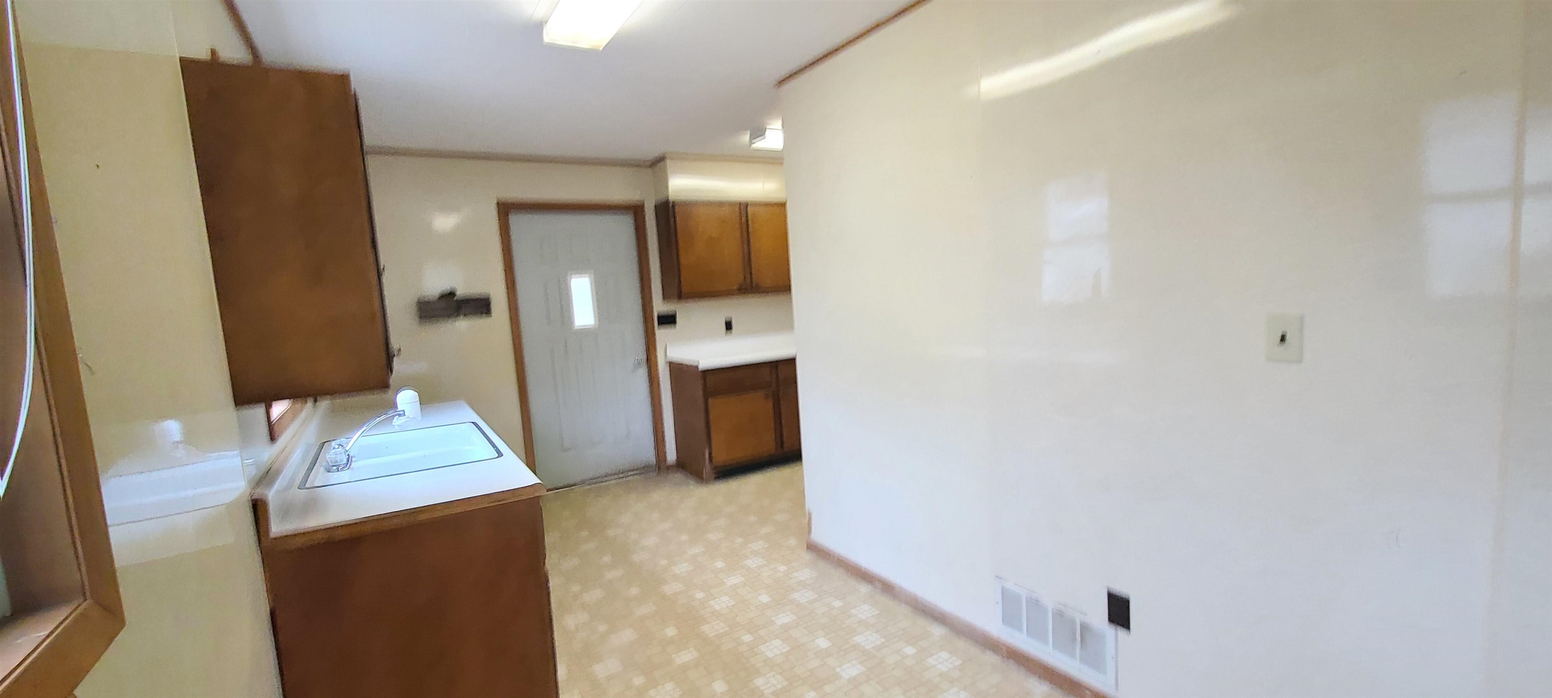 507 Lester Street Mount Carroll, IL 61053 - Photo 15 of 25