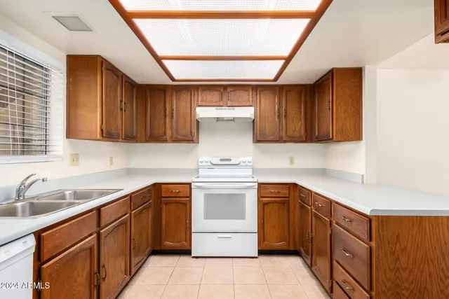 $244,000 | 8201 North 21st Drive, Unit C107, Phoenix, AZ 85021