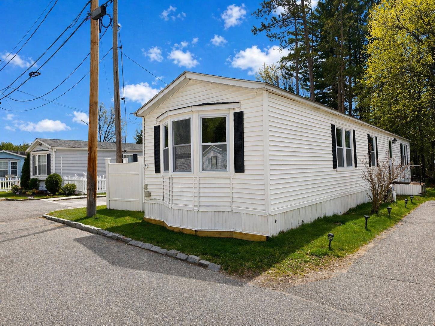 55 Thistle Way Manchester, NH 03109 - Photo 2 of 15