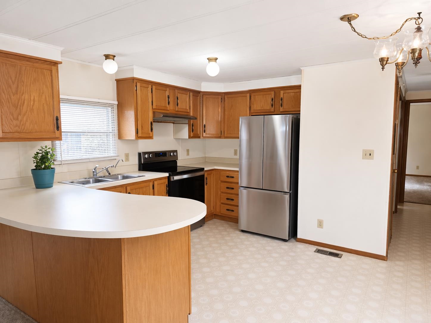 55 Thistle Way Manchester, NH 03109 - Photo 4 of 15