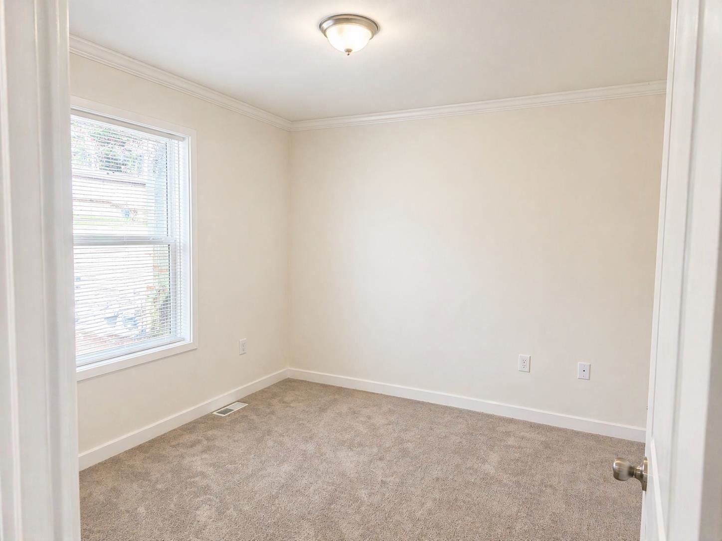 55 Thistle Way Manchester, NH 03109 - Photo 9 of 15