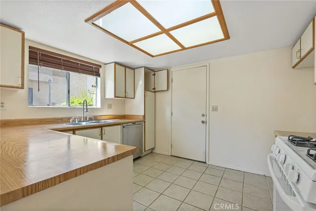 $239,900 | 1700 East Ave Q14, Unit 8, Palmdale, CA 93550